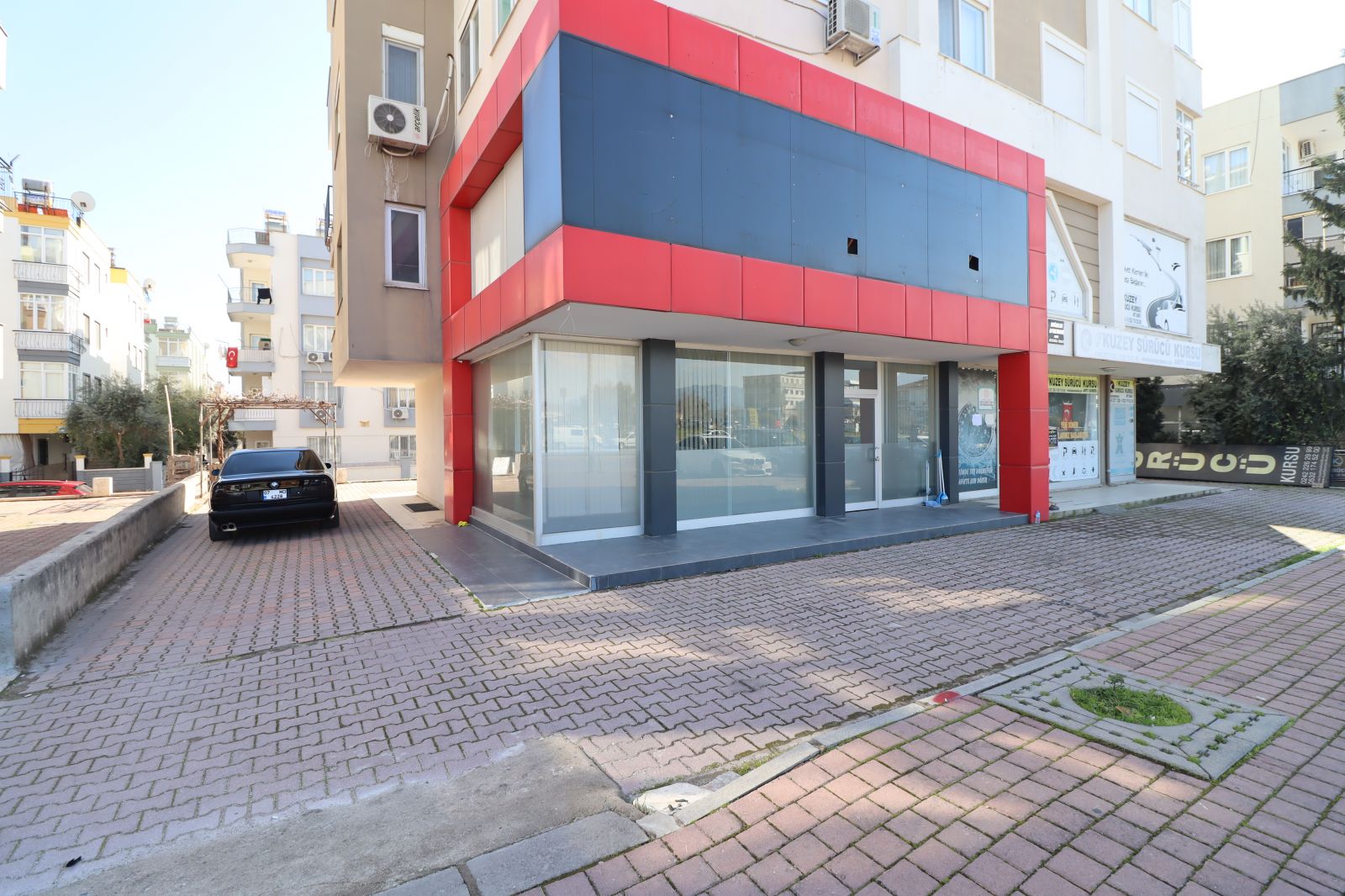 ŞAFAK MAH ANA YOL ÜZERİ 3 KATLI KİRALIK DÜKKAN