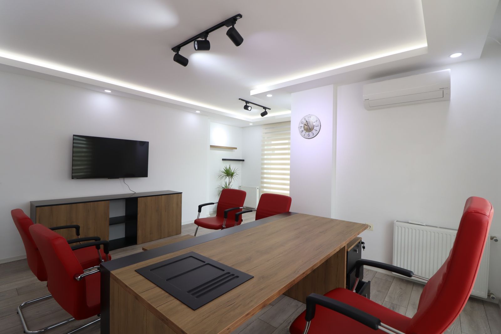 GÜRSU MAHALLESİ'NDE ANA CADDE ÜZERİ 2+1 SATILIK  DAİRE