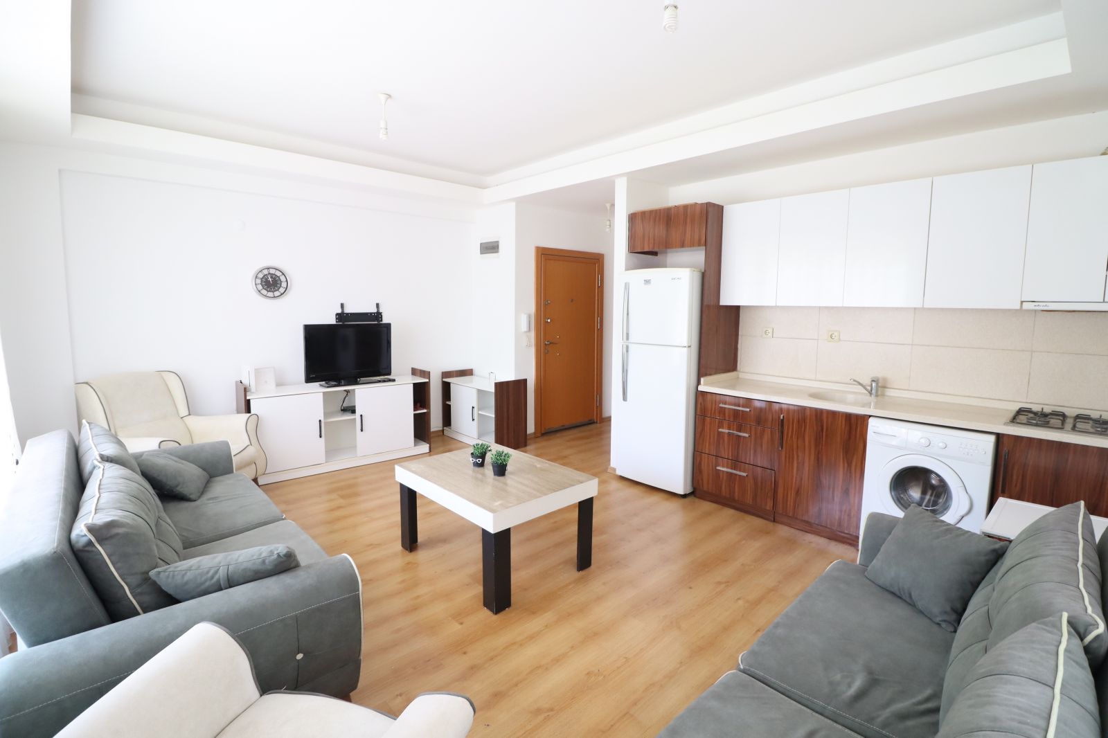 HURMA MAHALLESİNDE SİTE İÇİ HAVUZLU KİRALIK 1+1 EŞYALI DAİRE