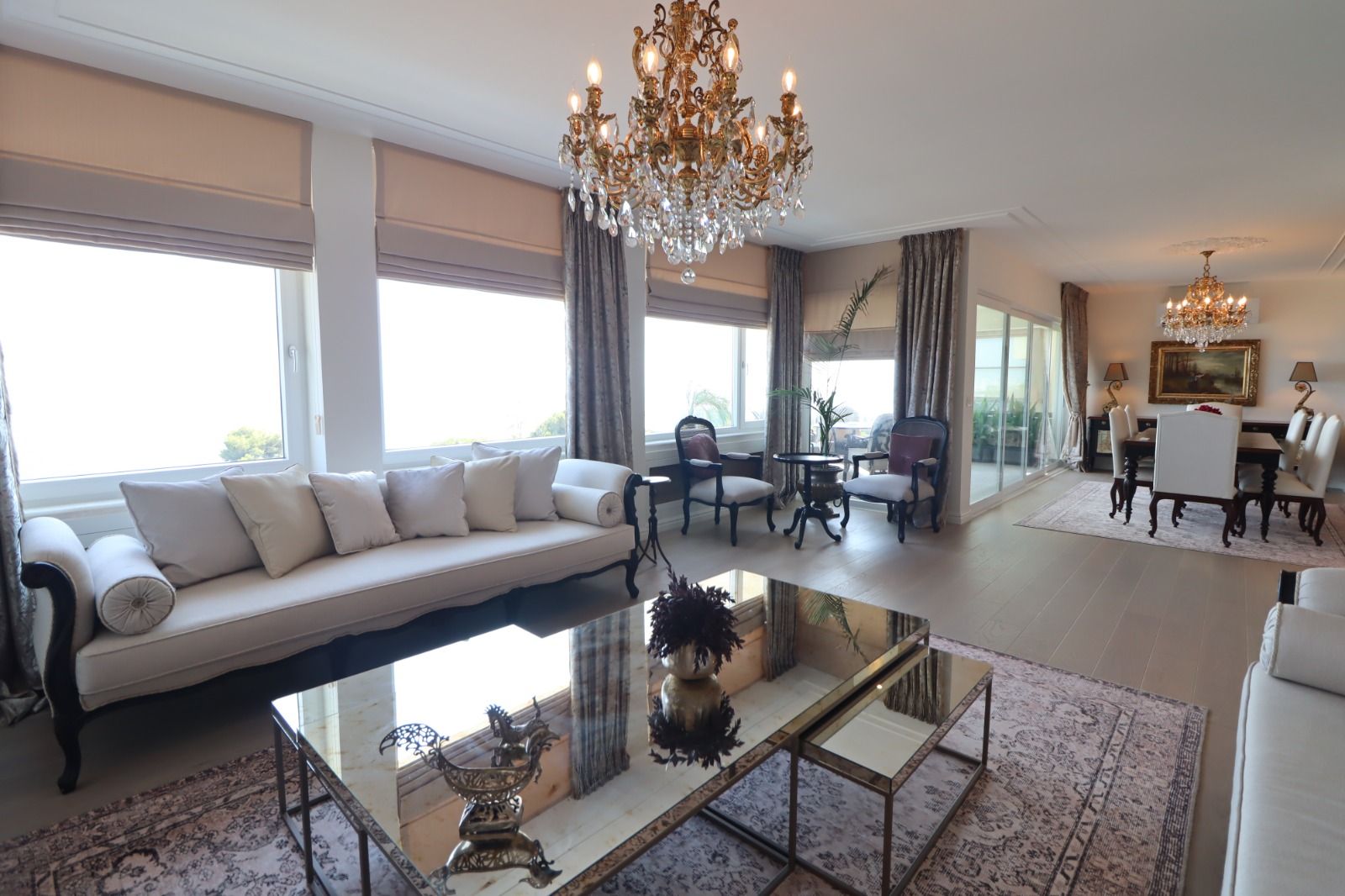 Antalya’nın Kalbinde Eşsiz Deniz Manzaralı Lüks Daire